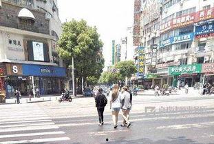 马路上的吃瓜群众是谁,街头巷尾的趣味众生相